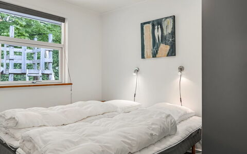 Manderup - 30Km from the Sea: Bett, Schlafzimmer, Wand, Bettdecke, Bedding, Möbel, Interior Design, Decke, Fussboden, Flooring