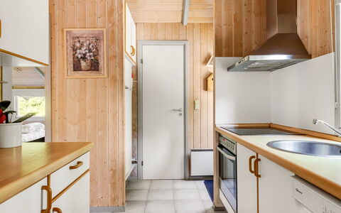 Athislus - 30Km from the Sea: Küche, Küchengerät, Countertop, Holz, Major Appliance, Flooring, Interior Design, Fussboden, Cabinetry, Decke