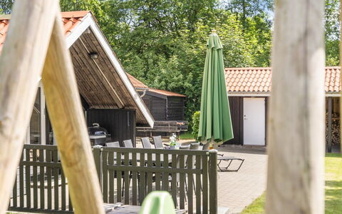 Sighrik - 30Km from the Sea: Möbel, Interior Design, Stuhl, Flooring, Tabelle, Resort, Fussboden, Decke, Zimmer, Eco Hotel