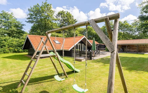 Sighrik - 30Km from the Sea: Möbel, Interior Design, Stuhl, Flooring, Tabelle, Resort, Fussboden, Decke, Zimmer, Eco Hotel