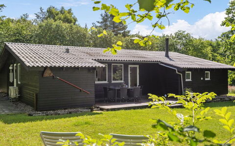 Vitus - 30Km from the Sea: Dach, Haus, Zuhause, Hütte, Tür, Abstellgleis, Deck, Veranda, Planke, Hartholz
