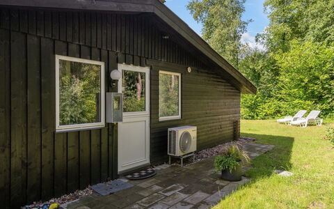 Vitus - 30Km from the Sea: Dach, Haus, Zuhause, Hütte, Tür, Abstellgleis, Deck, Veranda, Planke, Hartholz