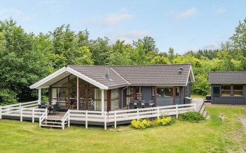 Swarte - 30Km from the Sea: Zuhause, Hütte, Veranda, Estate, Abstellgleis, Bauernhaus, Gartenbauten, Garten, Blockhaus, Outdoor Struktur