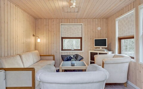 Swarte - 30Km from the Sea: Holz, Flooring, Interior Design, Möbel, Fussboden, Zimmer, Decke, Zuhause, Wohnzimmer, Holzbeize