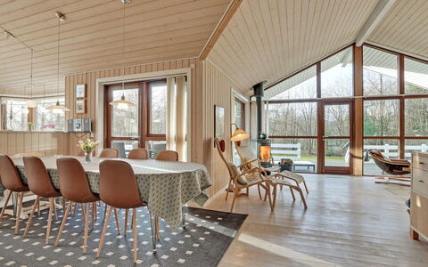 Swarte - 30Km from the Sea: Holz, Decke, Interior Design, Möbel, Flooring, Fussboden, Wohnzimmer, Zuhause, Stuhl, Küche & Esszimmer Tisch