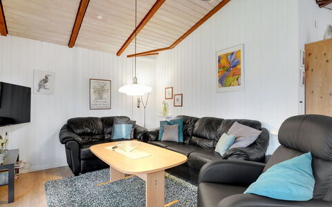 Massie - 30Km from the Sea: Interior Design, Möbel, Holz, Couch, Flooring, Decke, Fussboden, Wohnzimmer, Zimmer, Zuhause