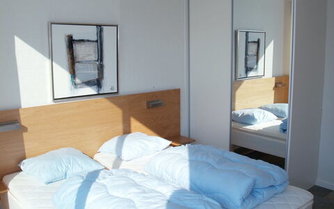 Enna - 2Km from the Sea: Bett, Schlafzimmer, Bettdecke, Bedding, Möbel, Holz, Interior Design, Fussboden, Flooring, Linens