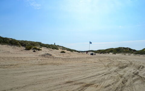 Illughi - 500M from the Sea: Blau, Strauch, Hütte, Ground, Garten, Estate, Schatten, Landscaping, Bauernhaus, Eco Hotel