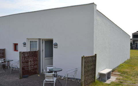 Kerlin - 500M from the Sea: Blau, Strauch, Hütte, Ground, Garten, Estate, Schatten, Landscaping, Bauernhaus, Eco Hotel