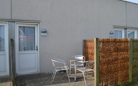 Wemund - 500M from the Sea: Wohngebiet, Dach, Vorort, Auffahrt, Estate, Kamin