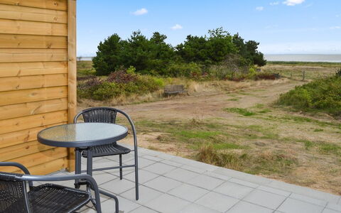 Deetje - 5Km from the Sea: Möbel, Interior Design, Flooring, Holz, Fussboden, Decke, Holzboden, Stuhl, Tabelle, Beleuchtung