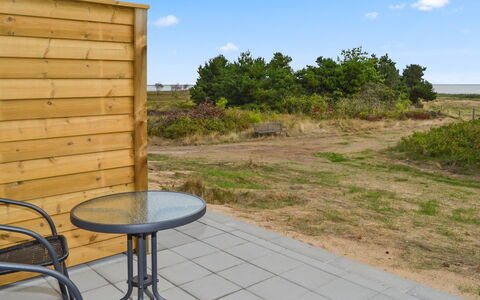 Deetje - 5Km from the Sea: Möbel, Interior Design, Flooring, Holz, Fussboden, Decke, Holzboden, Stuhl, Tabelle, Beleuchtung