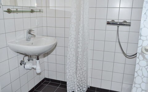 Deetje - 5Km from the Sea: Möbel, Interior Design, Flooring, Holz, Fussboden, Decke, Holzboden, Stuhl, Tabelle, Beleuchtung