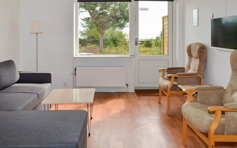 Deetje - 5Km from the Sea: Möbel, Interior Design, Flooring, Holz, Fussboden, Decke, Holzboden, Stuhl, Tabelle, Beleuchtung