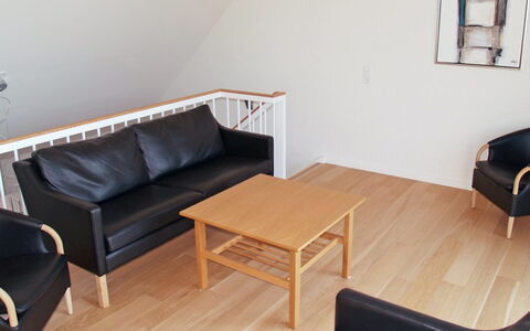 Fanny - 2Km from the Sea: Möbel, Flooring, Fussboden, Holz, Interior Design, Holzboden, Couch, Wohnzimmer, Zimmer, Holzbeize