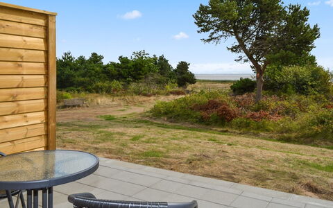Baltser - 5Km from the Sea: Blau, Strauch, Hütte, Ground, Garten, Estate, Schatten, Landscaping, Bauernhaus, Eco Hotel