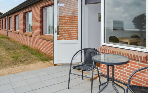 Baltser - 5Km from the Sea: Blau, Strauch, Hütte, Ground, Garten, Estate, Schatten, Landscaping, Bauernhaus, Eco Hotel