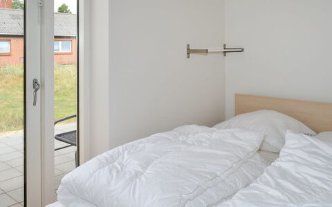 Baltser - 5Km from the Sea: Blau, Strauch, Hütte, Ground, Garten, Estate, Schatten, Landscaping, Bauernhaus, Eco Hotel