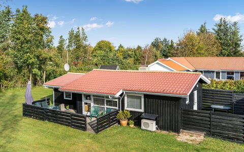 Karelia - 800M from the Sea: Schwimmbad, Gartenmöbel, Möbel, Resort, Flagstone, Eco Hotel, Schatten, Stuhl, Freizeit, Estate