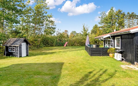Karelia - 800M from the Sea: Schwimmbad, Gartenmöbel, Möbel, Resort, Flagstone, Eco Hotel, Schatten, Stuhl, Freizeit, Estate