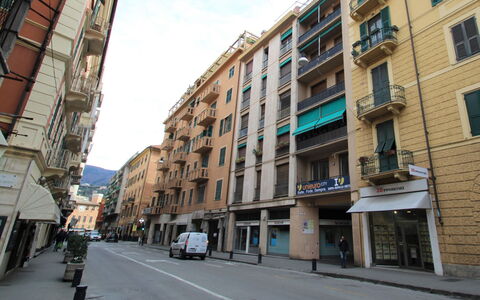 Rapallo 260: Gebäude, Fenster, Komfort, Holz, Fernsehen, Wohnzimmer, Interior Design, Haus, Couch, Fussboden