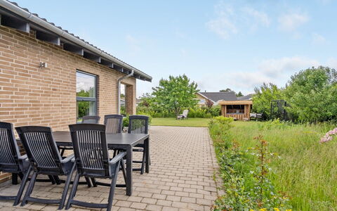 Evangelia - 1.2Km from the Sea: Dach, Haus, Grundstueck, Zuhause, Hütte, Estate, Gartenbauten, Schatten, Blockhaus, Landscaping