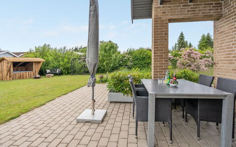 Evangelia - 1.2Km from the Sea: Dach, Haus, Grundstueck, Zuhause, Hütte, Estate, Gartenbauten, Schatten, Blockhaus, Landscaping
