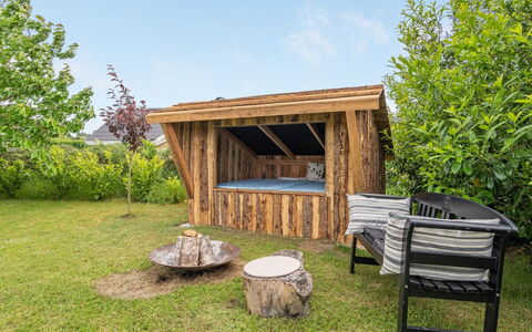Evangelia - 1.2Km from the Sea: Dach, Haus, Grundstueck, Zuhause, Hütte, Estate, Gartenbauten, Schatten, Blockhaus, Landscaping