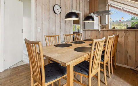 Arnika - 28Km from the Sea: Flooring, Möbel, Interior Design, Fussboden, Holz, Decke, Holzboden, Esszimmer, Küche & Esszimmer Tisch, Light Fixture