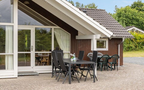 Arnika - 28Km from the Sea: Holz, Zuhause, Hütte, Tür, Veranda, Estate, Schatten, Abstellgleis, Hartholz, Outdoor Struktur