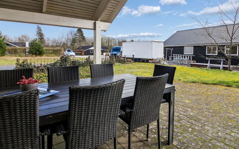 Arnika - 28Km from the Sea: Möbel, Interior Design, Flooring, Holz, Fussboden, Decke, Holzboden, Stuhl, Tabelle, Beleuchtung