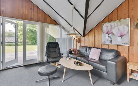 Leonard - 30Km from the Sea: Interior Design, Decke, Wohnzimmer, Zimmer, Hartholz, Stuhl, Dachboden, Dachgeschoss, Couch