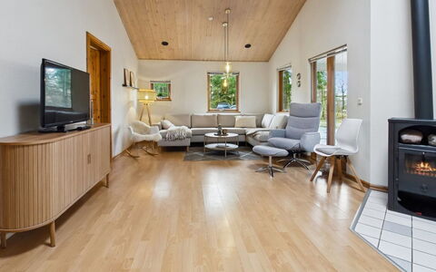 Absalon - 29Km from the Sea: Möbel, Interior Design, Flooring, Holz, Fussboden, Decke, Holzboden, Stuhl, Tabelle, Beleuchtung