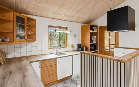 Absalon - 29Km from the Sea: Möbel, Interior Design, Flooring, Holz, Fussboden, Decke, Holzboden, Stuhl, Tabelle, Beleuchtung