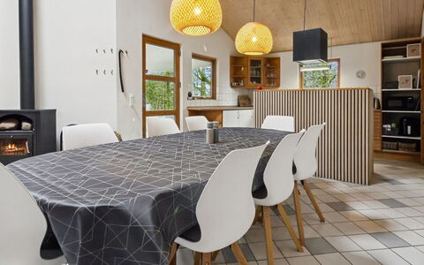 Absalon - 29Km from the Sea: Möbel, Interior Design, Flooring, Holz, Fussboden, Decke, Holzboden, Stuhl, Tabelle, Beleuchtung