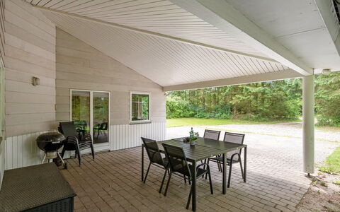 Absalon - 29Km from the Sea: Möbel, Interior Design, Flooring, Holz, Fussboden, Decke, Holzboden, Stuhl, Tabelle, Beleuchtung