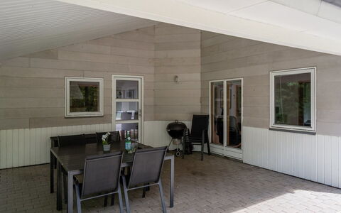 Absalon - 29Km from the Sea: Möbel, Interior Design, Flooring, Holz, Fussboden, Decke, Holzboden, Stuhl, Tabelle, Beleuchtung