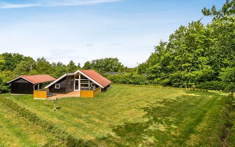 Tiia - 29Km from the Sea: Hütte, Zuhause, Haus, Dach, Veranda, Estate, Abstellgleis, Gartenbauten, Bauernhaus, Garten