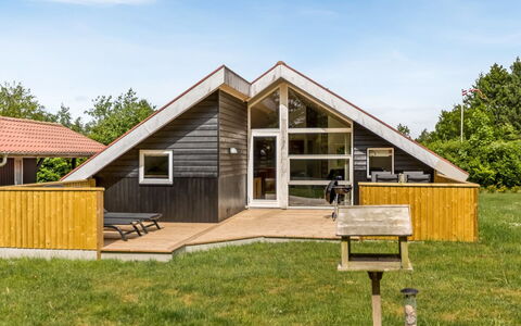 Tiia - 29Km from the Sea: Hütte, Zuhause, Haus, Dach, Veranda, Estate, Abstellgleis, Gartenbauten, Bauernhaus, Garten