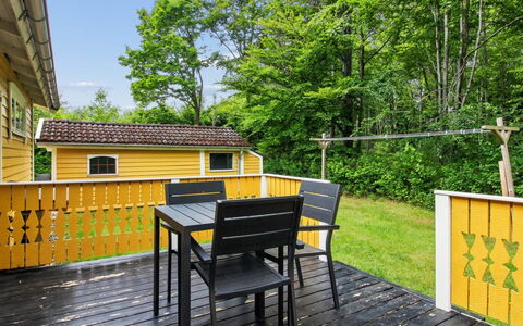 Hejne - 29Km from the Sea: Holz, Hütte, Abstellgleis, Holzbeize, Garten, Garten, Rasen, Hartholz, Gartenbauten, Hinterhof