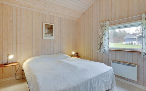 Tatti - 30Km from the Sea: Holz, Decke, Interior Design, Flooring, Fussboden, Schlafzimmer, Zuhause, Bett, Zimmer, Bettdecke