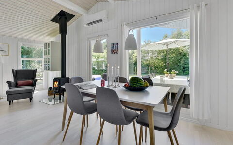 Brune - 30Km from the Sea: Holz, Flooring, Interior Design, Möbel, Zuhause, Holzboden, Fussboden, Küche & Esszimmer Tisch, Wohnzimmer, Stuhl