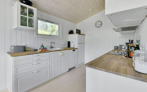 Brune - 30Km from the Sea: Holz, Flooring, Küche, Countertop, Interior Design, Cabinetry, Fussboden, Küchengerät, Major Appliance, Möbel
