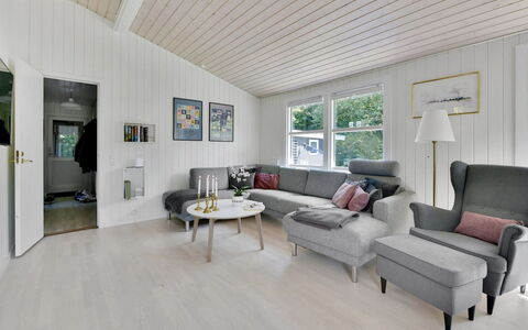 Brune - 30Km from the Sea: Interior Design, Holz, Möbel, Flooring, Zuhause, Wohnzimmer, Fussboden, Decke, Holzboden, Couch