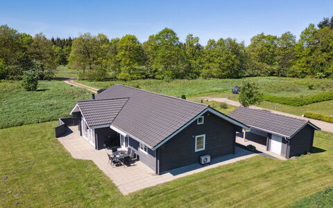 Quanna - 30Km from the Sea: Die Architektur, Dach, Zuhause, Verbundwerkstoff, Daylighting, Abstellgleis, Auffahrt