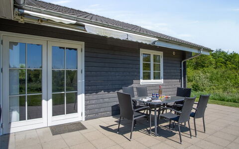 Quanna - 30Km from the Sea: Die Architektur, Dach, Zuhause, Verbundwerkstoff, Daylighting, Abstellgleis, Auffahrt
