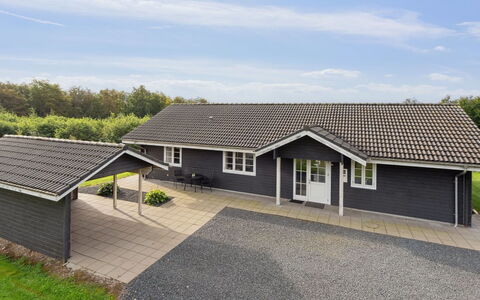 Quanna - 30Km from the Sea: Die Architektur, Dach, Zuhause, Verbundwerkstoff, Daylighting, Abstellgleis, Auffahrt