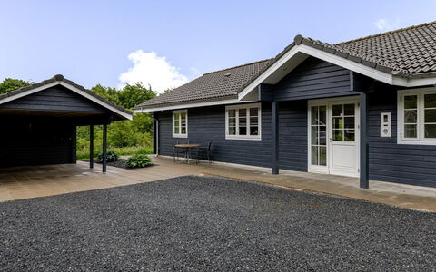 Quanna - 30Km from the Sea: Die Architektur, Dach, Zuhause, Verbundwerkstoff, Daylighting, Abstellgleis, Auffahrt