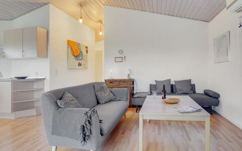 Clarissa - 300M from the Sea: Möbel, Interior Design, Flooring, Couch, Fussboden, Wand, Wohnzimmer, Holz, Decke, Zimmer