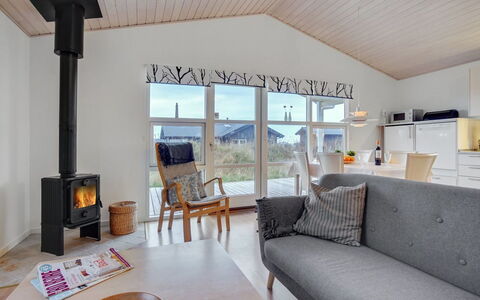 Clarissa - 300M from the Sea: Holz, Möbel, Interior Design, Flooring, Decke, Fussboden, Zimmer, Wohnzimmer, Zuhause, Couch